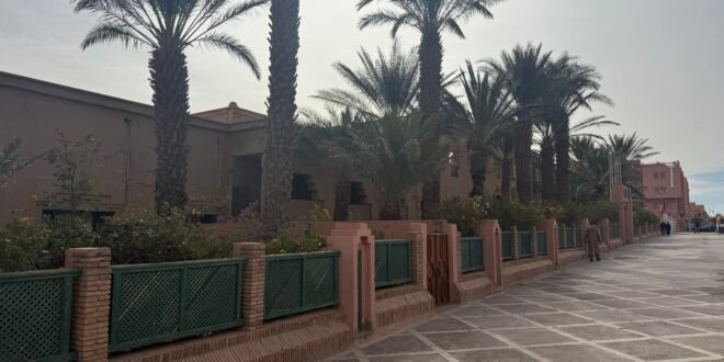 فندق “رياض السلام” بزاكورة: واجهة سياحية شامخة يقتلها الإغلاق.. فمن يعيد الروح لقلب الواحة؟  ز