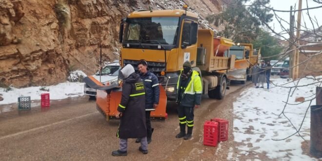 تنغير: استنفار ميداني لفتح الطرق وفك العزلة بعد تساقطات ثلجية كثيفة