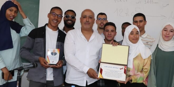 طلبة القانون بالكلية المتعددة التخصصات بالرشيدية يكرمون الدكتور حسن بداوي بعد تتويجه بشخصية السنة في التعليم العالي