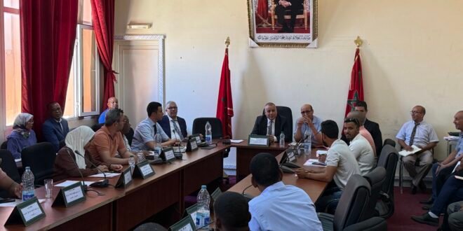 عامل الإقليم يقوم بزيارة مفاجئة لجماعة زاكورة خلال دورتها الاستثنائية