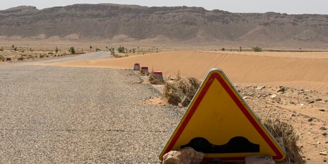 برافوووو..تنظيف المقطع الطرقي المتضرر وإعادة فتح حركة السير