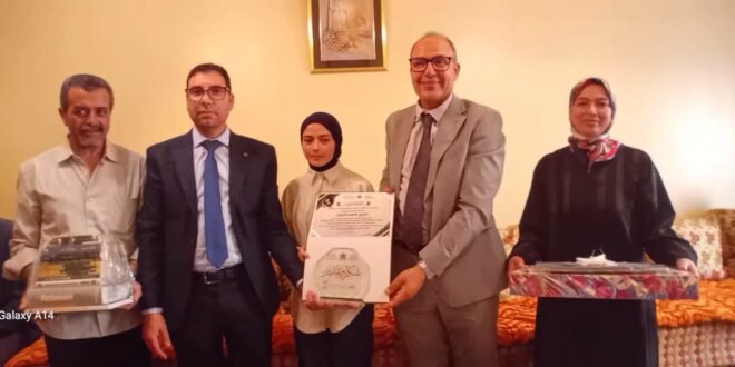 مدير أكاديمية درعة تافيلالت يزور التلميذ “أشاوي فاطمة الزهراء”  الحاصلة على أعلى معدل بالجهة في امتحانات البكالوريا دورة 2026.