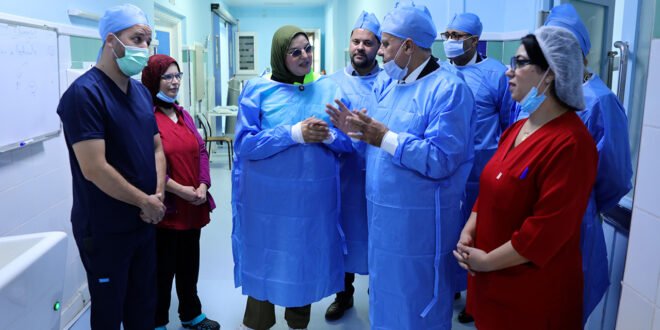 عامل إقليم زاكورة يتفقد القافلة الطبية بالمستشفى الإقليمي ويشيد بالجهود الإنسانية