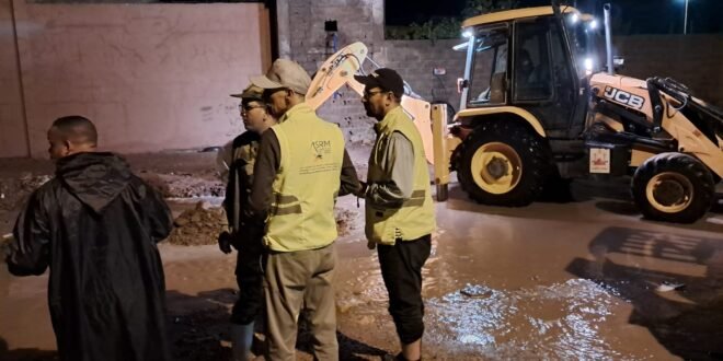 استنفار ميداني مشترك لتصريف مياه أمطار زاكورة