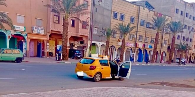 زاكورة: ممارسات غير مسؤولة لبعض سائقي سيارات الأجرة بشارع محمد الخامس تثير استياء المواطنين